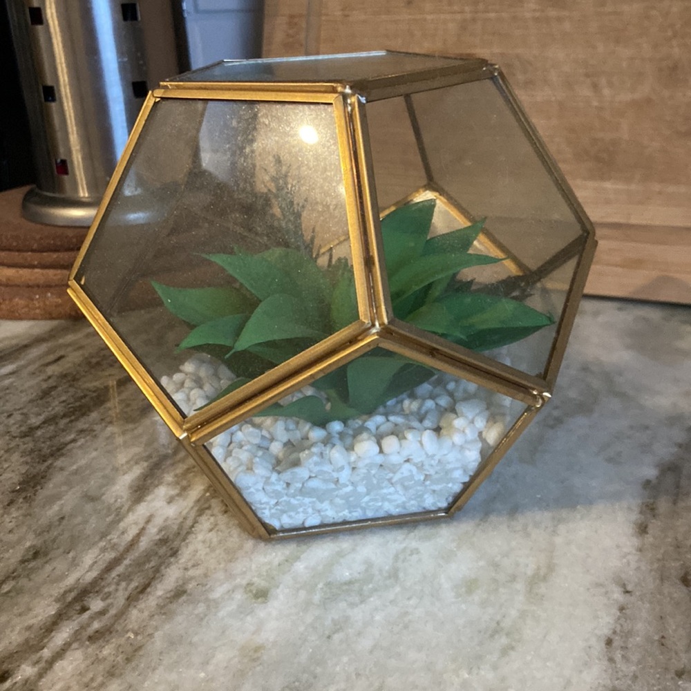 Room decor - Picture 2 of 4